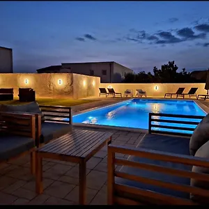  Appartamento Lucy With Heated Pool & Free Private Parking